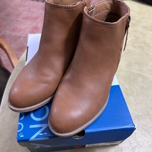 Arizona Jean Company Brown Ankle Booties